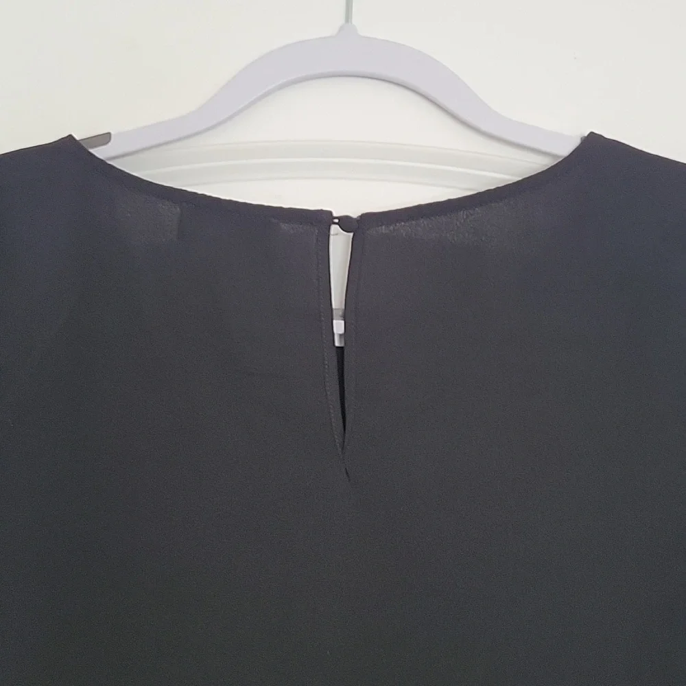 TAHARI ASL BLACK LONG SLEEVE BLOUSE TIE WAIST KEYHOLE BACK XSMALL